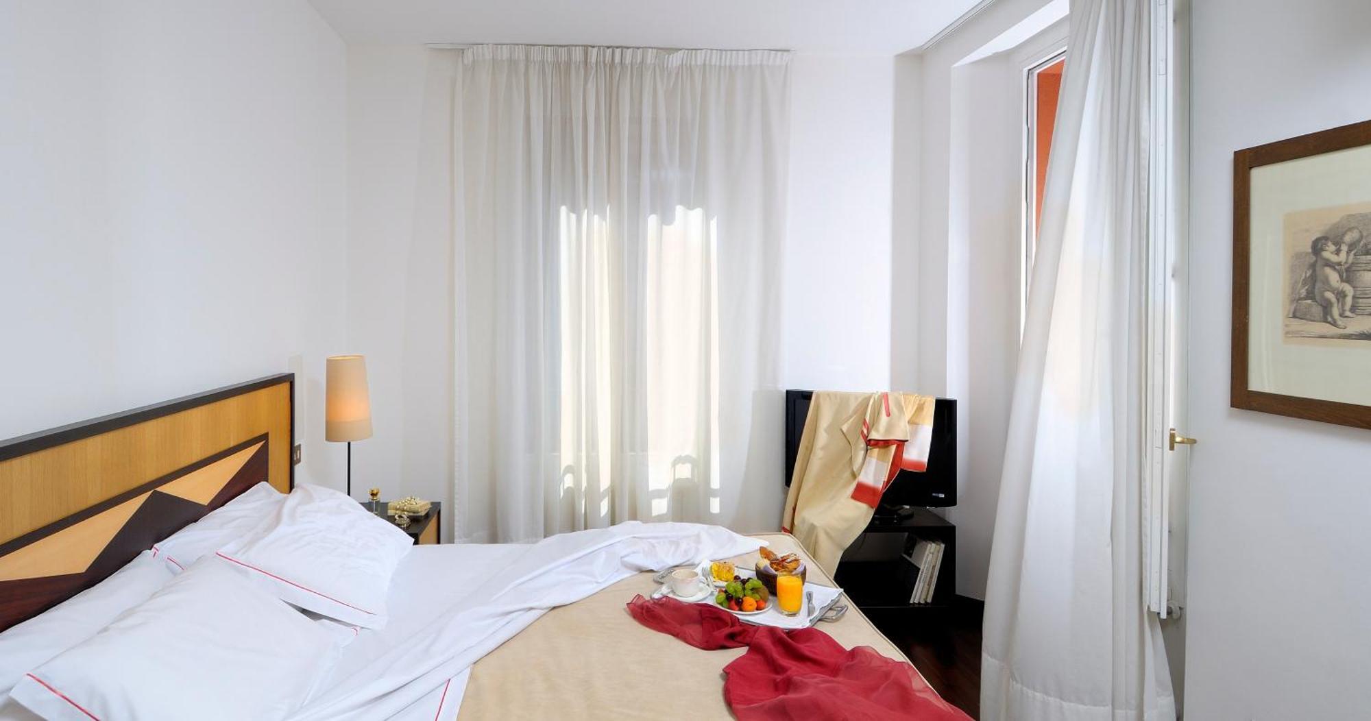 Phi Hotel Болоня Екстериор снимка