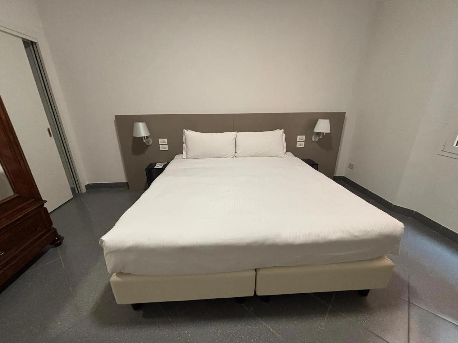 Phi Hotel Болоня Екстериор снимка