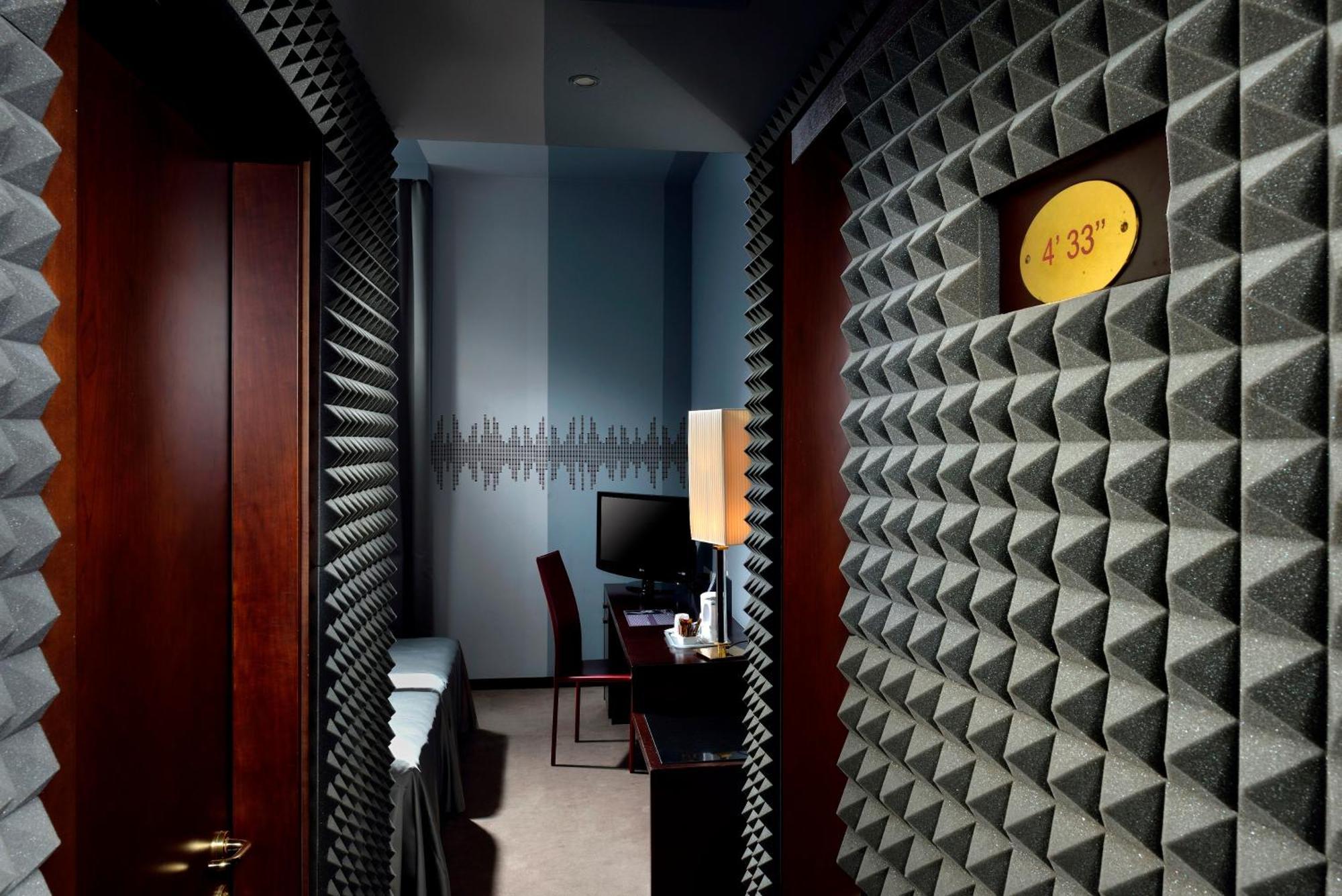 Phi Hotel Болоня Екстериор снимка