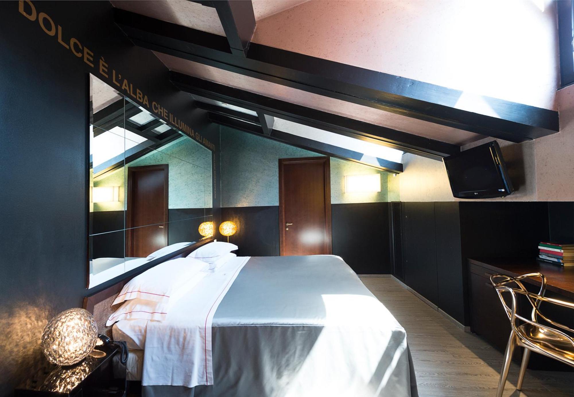 Phi Hotel Болоня Екстериор снимка