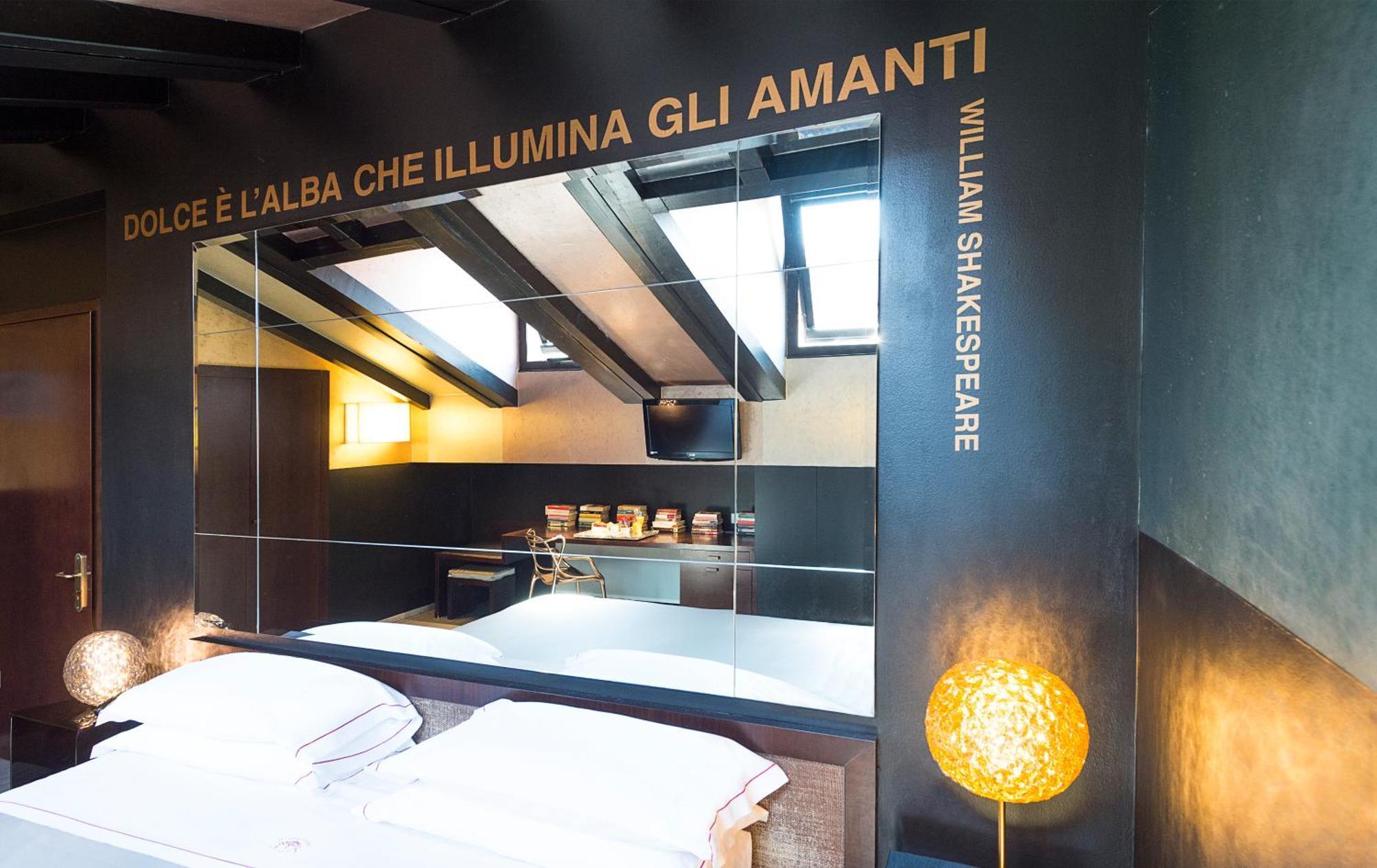 Phi Hotel Болоня Екстериор снимка
